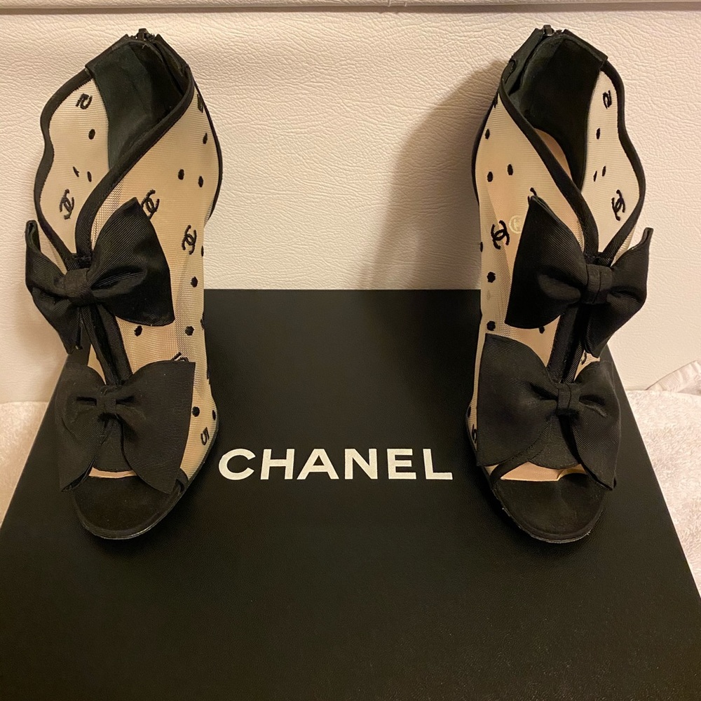 LIKE NEW CHANEL SHOES